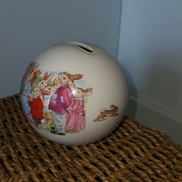 Bunnykins Queen of May coin bank, royal doulton, 1988, bone China, moneyball - Picture 8 of 10